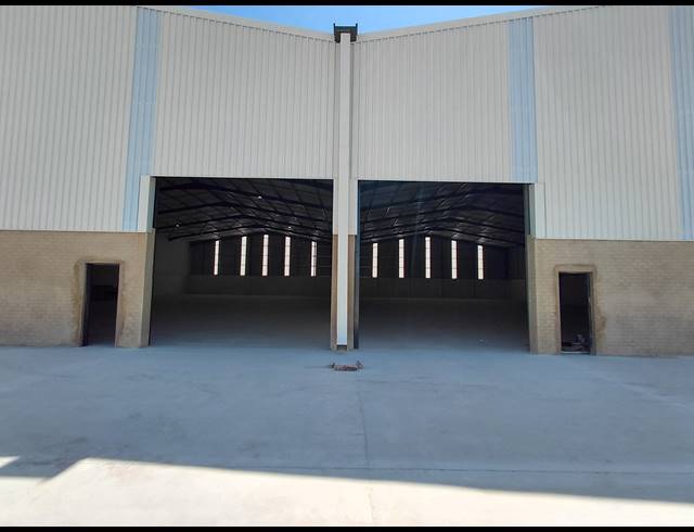 1,050M² WAREHOUSE TO LET IN CLAYVILLE